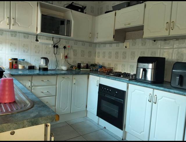 3 BEDROOM HOUSE FOR SALE IN GEELHOUTPARK